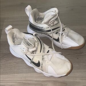 Nike Women’s React Hyperset Volleyball Shoes